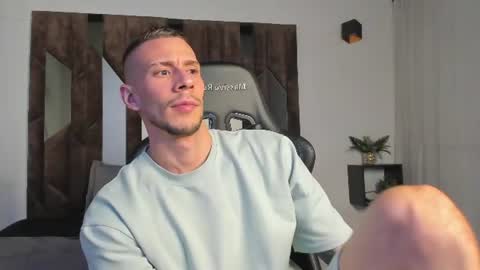 Snapshot of j_king__ chatting on 06-22-26, 05:54 J King online show from 06-22-26, 05:54