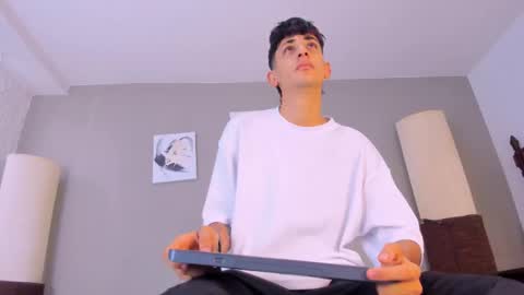 Snapshot of j_martony chatting on 09-23-25, 12:19 j_martony online show from 09-23-25, 12:19