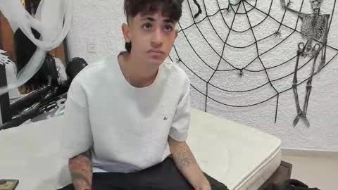 Snapshot of j_martony chatting on 10-15-25, 11:32 j_martony online show from 10-15-25, 11:32