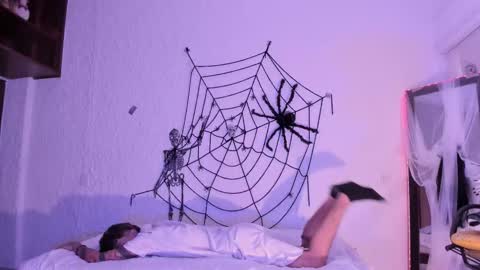 Snapshot of j_martony chatting on 10-22-25, 12:05 j_martony online show from 10-22-25, 12:05