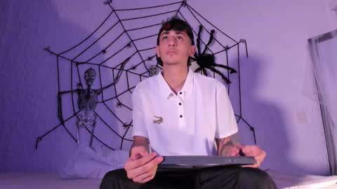 Snapshot of j_martony chatting on 10-29-25, 03:31 j_martony online show from 10-29-25, 03:31