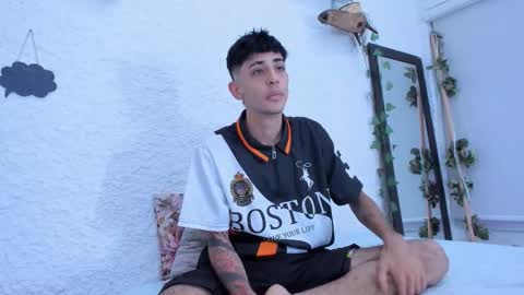 Snapshot of j_martony chatting on 12-18-25, 04:51 j_martony online show from 12-18-25, 04:51