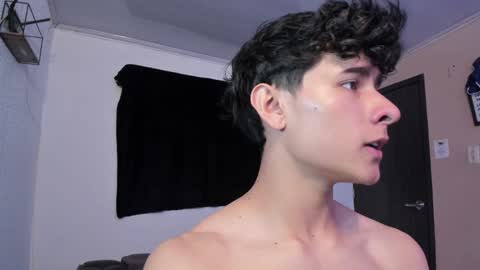 Snapshot of j_u_p_i_t_e_r chatting on 12-09-24, 02:49 Noah online show from 12-09-24, 02:49