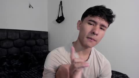 Snapshot of j_u_p_i_t_e_r chatting on 01-21-25, 01:22 Noah online show from 01-21-25, 01:22