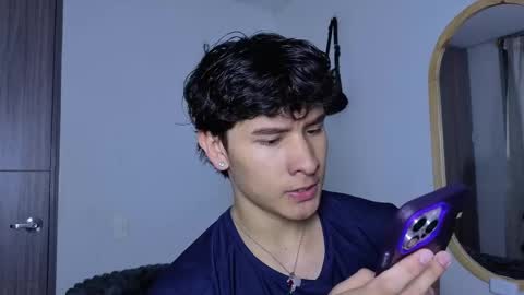 Snapshot of j_u_p_i_t_e_r chatting on 10-01-25, 01:39 Noah online show from 10-01-25, 01:39