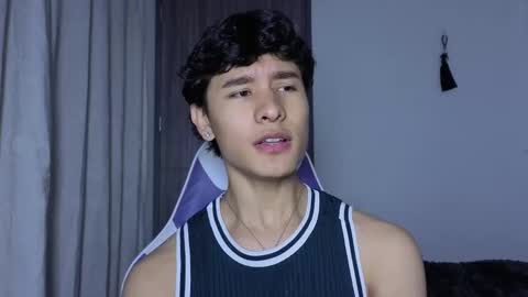 Snapshot of j_u_p_i_t_e_r chatting on 10-03-25, 12:24 Noah online show from 10-03-25, 12:24