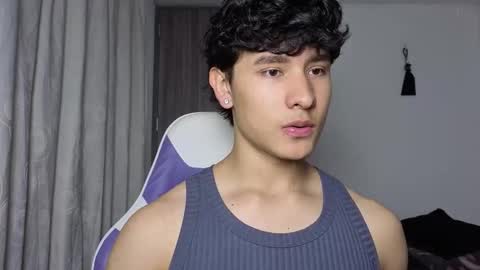 Snapshot of j_u_p_i_t_e_r chatting on 10-10-25, 04:50 Noah online show from 10-10-25, 04:50