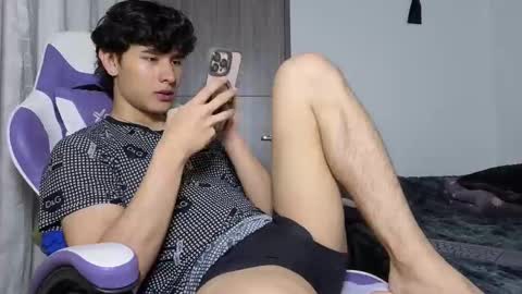 Snapshot of j_u_p_i_t_e_r chatting on 11-02-25, 01:13 Noah online show from 11-02-25, 01:13