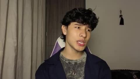 Snapshot of j_u_p_i_t_e_r chatting on 11-06-25, 11:15 Noah online show from 11-06-25, 11:15