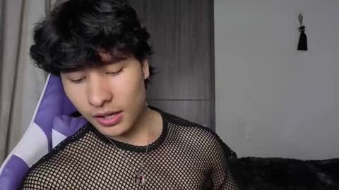 Snapshot of j_u_p_i_t_e_r chatting on 11-18-25, 05:17 Noah online show from 11-18-25, 05:17