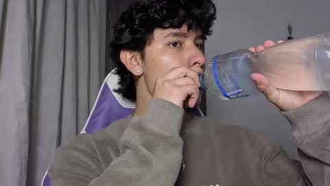 Snapshot of j_u_p_i_t_e_r chatting on 11-24-25, 01:44 Noah online show from 11-24-25, 01:44