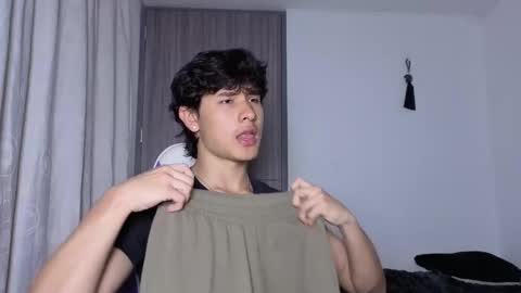 Snapshot of j_u_p_i_t_e_r chatting on 12-13-25, 08:36 Noah online show from 12-13-25, 08:36