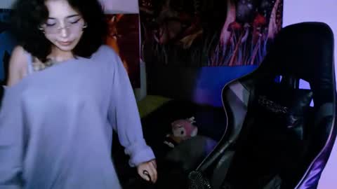 jade 18  online show from 11-18-25, 05:34