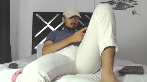 Snapshot of jack03xx_ chatting on 01-10-25, 10:04 Jack online show from 01-10-25, 10:04