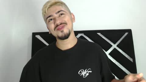 Snapshot of jack03xx_ chatting on 10-05-25, 03:43 Jack online show from 10-05-25, 03:43