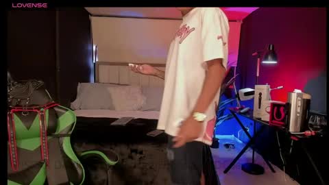 Snapshot of jack_castell chatting on 04-19-26, 12:54 JACK CASTELL online show from 04-19-26, 12:54