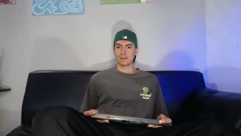 INDEPENDENT MODEL online show from 01-10-25, 11:33