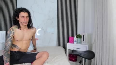 Snapshot of jackandrosse_ chatting on 04-18-26, 07:58 Jack Rosse online show from 04-18-26, 07:58