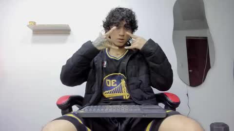 Snapshot of jackestaylor chatting on 10-19-25, 04:57 Jackes Taylor online show from 10-19-25, 04:57