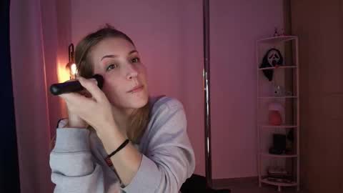 Linda Sofia help me get to 100 thumbs up online show from 12-17-25, 04:40