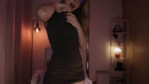 Snapshot of jacky_croft chatting on 02-14-26, 02:41 Linda Sofia help me get to 100 thumbs up online show from 02-14-26, 02:41