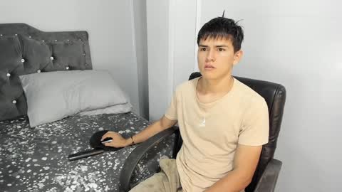 Snapshot of jacobb_lee chatting on 12-23-24, 04:17 Jacob Lee online show from 12-23-24, 04:17