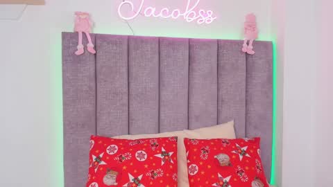 Snapshot of jacobss_gh chatting on 12-22-24, 01:55 JACOBSS online show from 12-22-24, 01:55