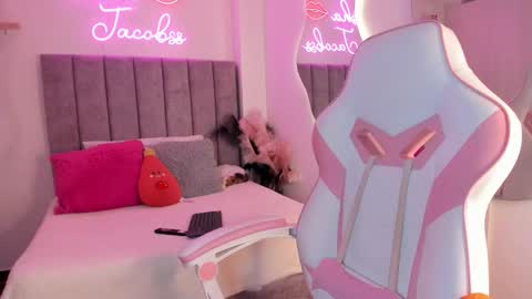 Snapshot of jacobss_gh chatting on 09-30-25, 07:52 JACOBSS online show from 09-30-25, 07:52