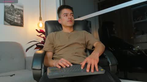 Snapshot of jacobstones_ chatting on 02-23-25, 07:33 JACOB STONES online show from 02-23-25, 07:33