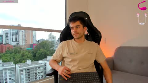 Snapshot of jacobstones_ chatting on 10-31-25, 08:21 JACOB STONES online show from 10-31-25, 08:21