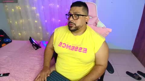Snapshot of jacoob_woods chatting on 02-19-25, 03:28 daddy sir master bear online show from 02-19-25, 03:28