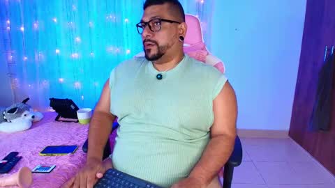 Snapshot of jacoob_woods chatting on 03-08-25, 12:22 daddy sir master bear online show from 03-08-25, 12:22