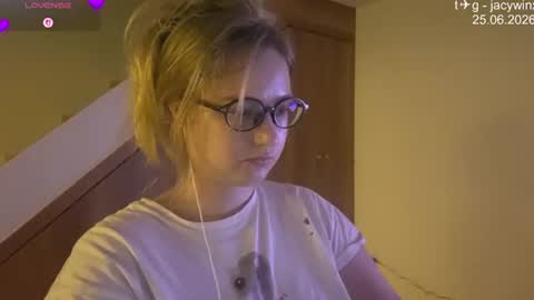 Snapshot of jacywinslat chatting on 06-25-26, 01:15 jacywinslat online show from 06-25-26, 01:15