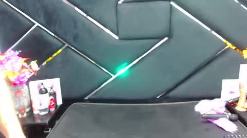 Snapshot of jade_brown_ chatting on 01-04-25, 08:17 Jade online show from 01-04-25, 08:17