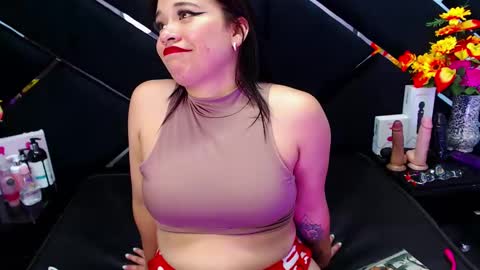 Snapshot of jade_brown_ chatting on 01-08-25, 08:27 Jade online show from 01-08-25, 08:27