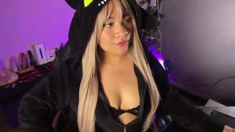 Snapshot of jade_brown_ chatting on 11-09-25, 02:54 Jade online show from 11-09-25, 02:54