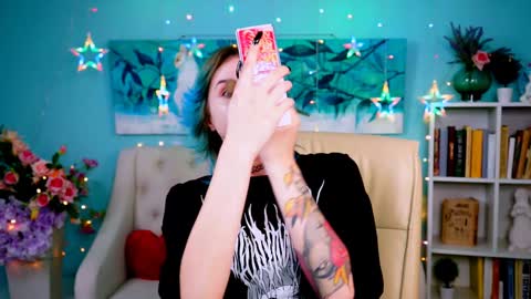 Snapshot of jade_castle chatting on 01-06-25, 02:25 jade_castle online show from 01-06-25, 02:25