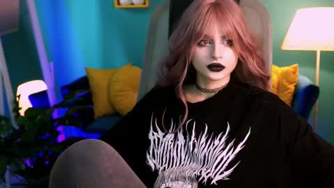 Snapshot of jade_castle chatting on 03-08-25, 08:22 jade_castle online show from 03-08-25, 08:22