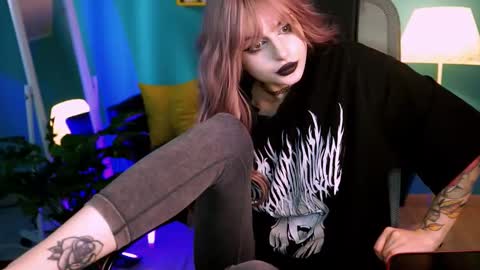 Snapshot of jade_castle chatting on 03-08-25, 11:27 jade_castle online show from 03-08-25, 11:27