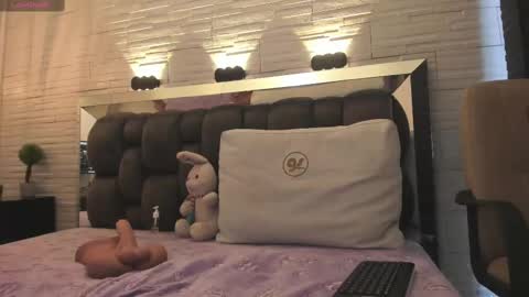  JADE  online show from 10-01-25, 08:04