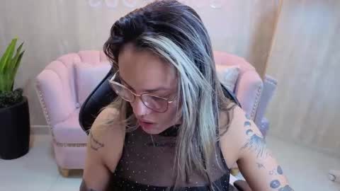 Snapshot of jade_jones_a chatting on 10-14-25, 04:13 Jade online show from 10-14-25, 04:13