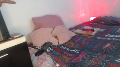 Snapshot of jade_watson19 chatting on 10-22-25, 12:05 Jade Watson online show from 10-22-25, 12:05