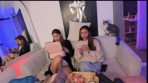 Snapshot of jade_ws chatting on 10-16-25, 02:01 Jade online show from 10-16-25, 02:01