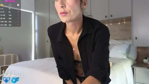 Jade online show from 04-13-26, 07:47