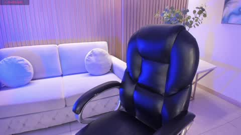 Snapshot of jadeevansx chatting on 12-22-24, 06:04 JADE EVANS online show from 12-22-24, 06:04