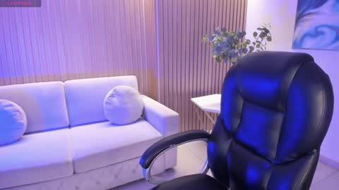 Snapshot of jadeevansx chatting on 12-22-24, 09:09 JADE EVANS online show from 12-22-24, 09:09