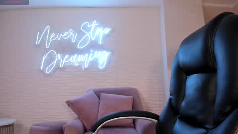 Snapshot of jadeevansx chatting on 02-26-25, 08:11 JADE EVANS online show from 02-26-25, 08:11