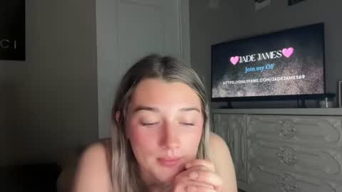 Snapshot of jadejamessecret chatting on 06-20-26, 03:09 Jade james online show from 06-20-26, 03:09