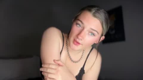 Snapshot of jadejamessecret chatting on 06-28-26, 02:50 Jade james online show from 06-28-26, 02:50