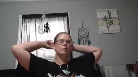 Snapshot of jadeluv chatting on 10-19-25, 04:18 JadeLuv online show from 10-19-25, 04:18